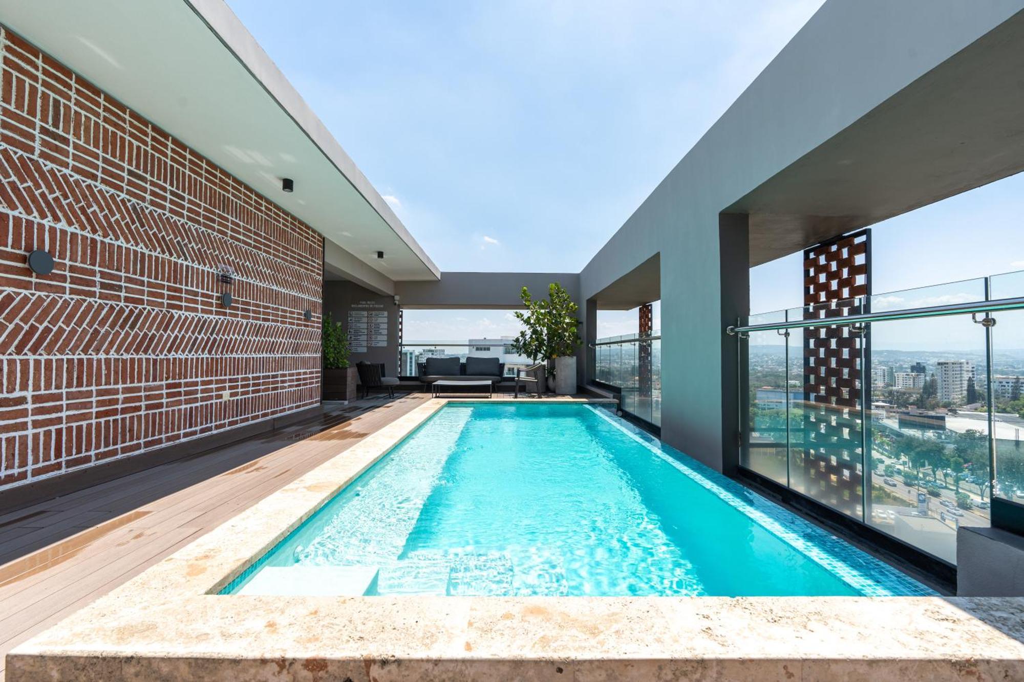 Modern Luxury Condo With Rooftop Pool & Gym سانتياغو دي لوس كاباليروس المظهر الخارجي الصورة